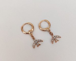Серьги Вставка: Цирконы
Материал изделия: ювелирный сплав
Размер: 1.5 см
Вид(модель) сережек: Кольцо

Красивые серьги с благородными цирконами изготовлены из специального гипоаллергенного ювелирного