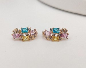 Серьги Вставка: Цирконы
Материал изделия: ювелирный сплав
Размер: 1.5 см
Вид(модель) сережек: Английский замочек

Красивые серьги с благородными цирконами изготовлены из специального гипоаллергенног
