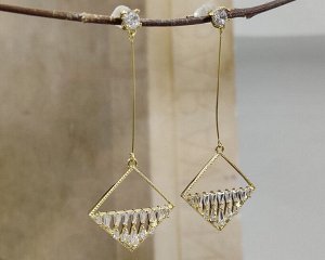 Серьги стильные