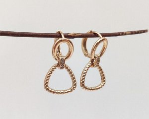 Серьги Вставка: Цирконы
Материал изделия: ювелирный сплав
Размер: 2.5 см
Вид(модель) сережек: Английский замочек

Красивые серьги с благородными цирконами изготовлены из специального гипоаллергенног