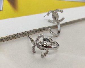 Серьги стильные