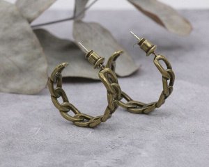 Серьги Вставка: Без вставок
Материал изделия: ювелирный сплав
Размер: Размер 3 см

Красивые стильные серьги изготовлены из специального гипоаллергенного ювелирного сплава, предотвращающим раздражени