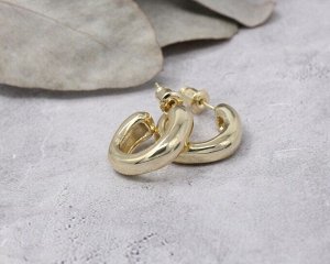 Серьги Вставка: Без вставок
Материал изделия: ювелирный сплав
Размер: Размер 1.8 см

Красивые стильные серьги изготовлены из специального гипоаллергенного ювелирного сплава, предотвращающим раздраже