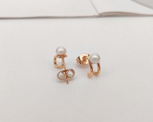 Серьги Вставка: Жемчуг Майорика 0.5 см
Материал изделия: ювелирный сплав
Размер: 1 см
Вид(модель) сережек: Гвоздики

Красивые серьги с благородными цирконами изготовлены из специального гипоаллерген