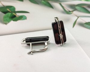 Серьги Вставка: Керамика
Материал изделия: ювелирный сплав
Размер: 2.5 см
Вид изделия: Серьги
Тип керамики: Черная керамика

Красивые серьги
Наши прямые заказы на ювелирные фабрики позволяют установ