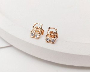 Серьги Вставка: Цирконы
Материал изделия: ювелирный сплав
Размер: 1 см
Вид(модель) сережек: Гвоздики

Красивые серьги с благородными цирконами изготовлены из специального гипоаллергенного ювелирного
