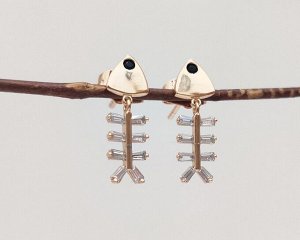Серьги Вставка: Цирконы
Материал изделия: ювелирный сплав
Размер: 2 см
Вид(модель) сережек: Гвоздики

Красивые серьги с благородными цирконами изготовлены из специального гипоаллергенного ювелирного