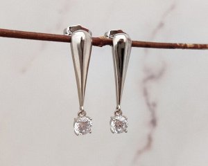Серьги Вставка: Цирконы
Материал изделия: ювелирный сплав
Размер: 3 см
Вид(модель) сережек: Гвоздики

Красивые серьги с благородными цирконами изготовлены из специального гипоаллергенного ювелирного