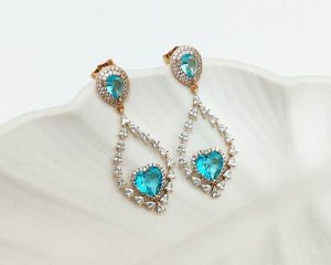 Серьги Вставка: Цирконы
Материал изделия: ювелирный сплав
Размер: 4.3 см
Вид(модель) сережек: Гвоздики

Красивые серьги с благородными цирконами изготовлены из специального гипоаллергенного ювелирно