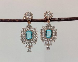 Серьги Вставка: Цирконы
Материал изделия: ювелирный сплав
Размер: 3.4 см
Вид(модель) сережек: Гвоздики

Красивые серьги с благородными цирконами изготовлены из специального гипоаллергенного ювелирно