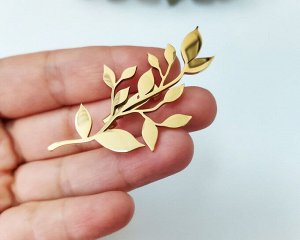 Брошь Вставка: Без вставок
Материал изделия: ювелирный сплав
Тематика броши: Классика
Размер: 6*3 см

Брошь удачно дополнит ваш образ, придаст ему завершенность и изысканный шарм.
Броши дают возможн