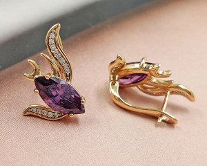 Серьги Вставка: Цирконы
Материал изделия: ювелирный сплав
Размер: 2 см
Вид(модель) сережек: Английский замочек

Красивые серьги с благородными цирконами изготовлены из специального гипоаллергенного 