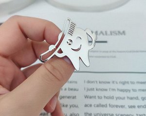 Брошь Зуб Вставка: Без вставок
Материал изделия: ювелирный сплав
Тематика броши: -

Брошь удачно дополнит ваш образ, придаст ему завершенность и изысканный шарм.
Броши дают возможность для фантазии,