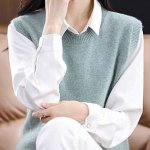 Вязаная жилетка с  круглым горлом ,мята