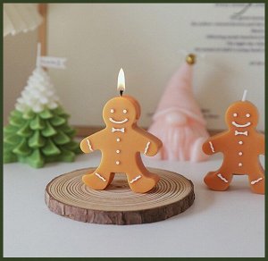 Свеча ароматическая Пряничный Человечек с ароматом печенья в коробке