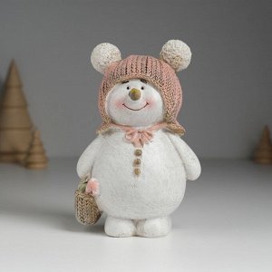 Фигурка полистоун «Снеговик в шапке с помпошками, с корзинкой», 8.5x5.5x13 см