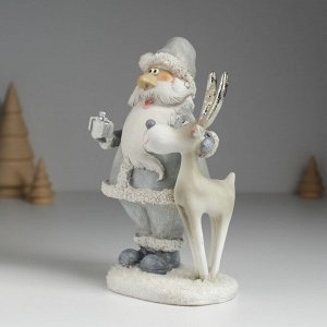 Фигурка полистоун «Дед Мороз в серой шубе с серым оленем», 10.5x6x15.5 см