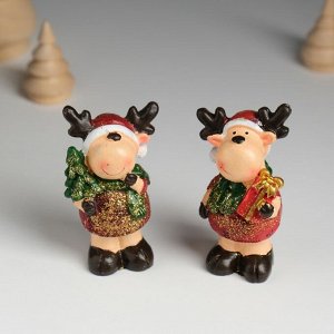 Фигурка полистоун «Оленёнок в красной шубе и зелёном шарфике», 7.5x4.2x7.5 см, МИКС