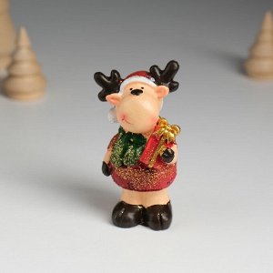 Фигурка полистоун «Оленёнок в красной шубе и зелёном шарфике», 7.5x4.2x7.5 см, МИКС