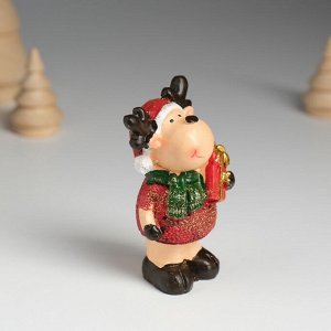 Фигурка полистоун «Оленёнок в красной шубе и зелёном шарфике», 7.5x4.2x7.5 см, МИКС