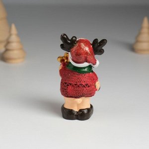 Фигурка полистоун «Оленёнок в красной шубе и зелёном шарфике», 7.5x4.2x7.5 см, МИКС