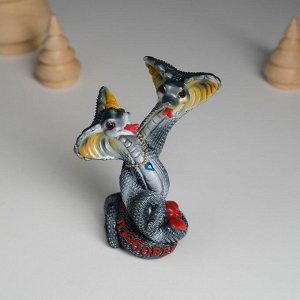 Фигурка полистоун «Змеи тёмные в обнимку», 5.8x4.8x9 см
