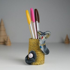 Фигурка-карандашница полистоун «Змея тёмная с жемчужиной на монетах», 6.8x6.5x9.3 см
