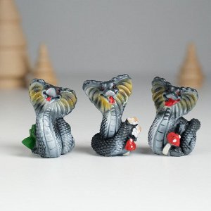 Фигурка полистоун «Змейка тёмная лесная», 3.1x2.7x4.2 см, МИКС