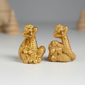 Фигурка полистоун «Змея удачи с богатствами», 3.3x3x4 см, МИКС