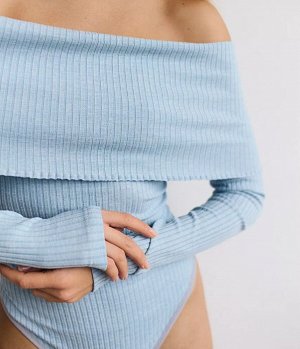 Боди Боди с открытыми плечами. Изготовлен из премиум ткани вискоза с добавлением эластана, что обеспечивает комфорт и свободу движений. Тонкий и дышащий материал делает его идеальным для носки в любое