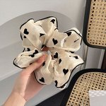 Объемная резинка для волос с сердечками, бело-черная