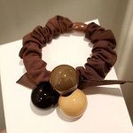 Резинка для волос с бусинами, коричневая
