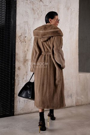 Длинная норковая шуба с капюшоном