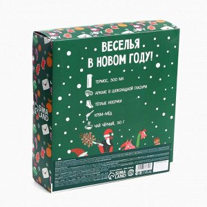 Подарочный набор новогодний «Веселья в новом году»: чай со вкусом лесных ягод 50 г, крем-мед хлопковый 120 г, арахис в шоколадной глазури, 100 г, носки р-р: 36.