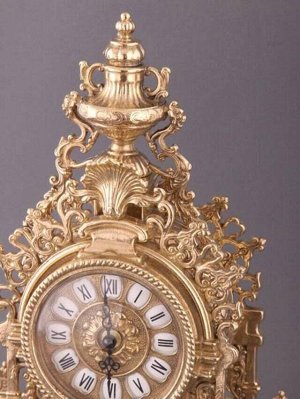 Элегантный комплект: каминные часы (диаметр 11 см) и два подсвечника (высота 42 см), 1 шт.