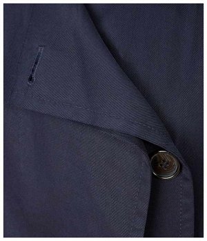1r Плащ, синий mbyM Для города и работы. Стильное пальто в скандинавском стиле. Современная длина до колен с типичными элементами: воротник, нахлест, боковые карманы, двубортная застежка на пуговицах,