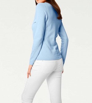 1r Пуловер, голубой ALBA MODA Сверкающий пуловер из мягкого трикотажа с сердечками. Подчеркивающий фигуру силуэт с треугольным вырезом и длинными рукавами с краями резиночной вязкой. Длина ок. 60 см. 