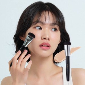 Кисточка для нанесения тонального средства Studio17, Ю.Корея