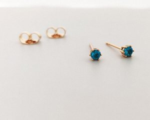 Серьги Вставка: Цирконы
Материал изделия: ювелирный сплав
Размер: 0.3 см
Вид(модель) сережек: Гвоздики

Красивые серьги с благородными цирконами изготовлены из специального гипоаллергенного ювелирно