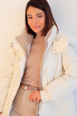 Куртка + ДЛИНА: 56 (+-3) см.
+ СОСТАВ: ПЭ 100%; подклад: ПЭ 100%; утеплитель: 150 г/м
+ ПАРАМЕТРЫ МОДЕЛИ: 81/60/91, рост модели 165 см.
+ ОБРАЗЕЦ НА МОДЕЛИ: 42-44