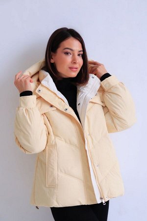 Куртка + ДЛИНА: 61 (+-3) см.
+ СОСТАВ: ПЭ 100%; подклад: ПЭ 100%; утеплитель: 150 г/м
+ ПАРАМЕТРЫ МОДЕЛИ: 81/60/91, рост модели 165 см.
+ ОБРАЗЕЦ НА МОДЕЛИ: