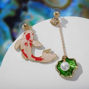 Серьги с эмалью «Ночь» рыбка с ракушкой, цвет красно-зелёный в золоте