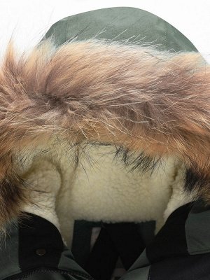 Куртка парка зимняя подростковая для мальчика с капюшоном и мехом темно-зеленого цвета 9447TZ