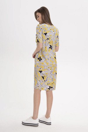Платье Платье JeRusi 1971 
Состав ткани: Вискоза-100%; 
Рост: 164 см.

Легкое летнее платье А-образного силуэта, длиной до середины колена, идеально для отдыха. Днем такое платье прекрасно подойдет д