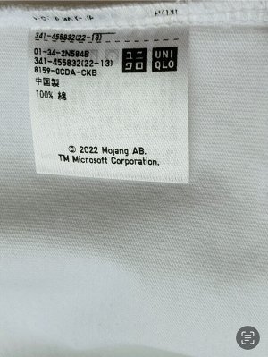 UNIQLO — базовая футболка с принтом