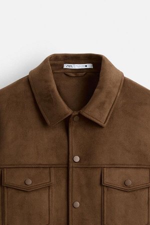Жакет ЦВЕТ как на первом фото КУРТКА ИЗ ЗАМШИ (JACKE IN WILDLEDEROPTIK) Куртка прямого кроя. Отложной воротник и длинные рукава с пуговицей на конце. Накладные карманы с клапанами на груди и прорезные