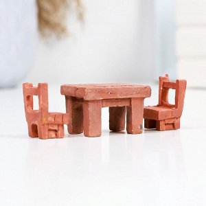 Набор фигурок полистоун TAKE IT EASY «Стол и стулья», 3 предмета, 2x2x2 см