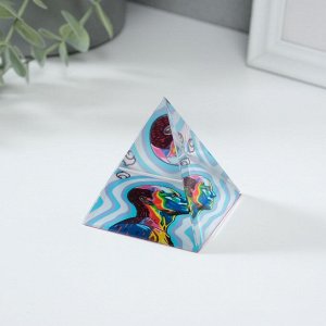 Фигурка стекло пирамида «Я несу свет», 6x6x6 см