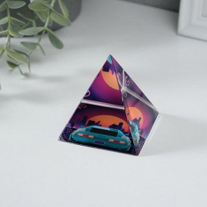 Фигурка стекло пирамида «Вид на город», 6x6x6 см