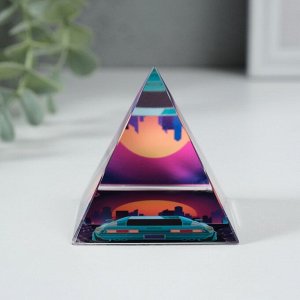 Фигурка стекло пирамида «Вид на город», 6x6x6 см